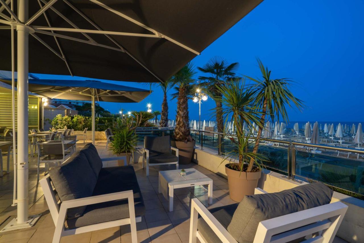 Hotel Delaville Frontemare Lido di Jesolo Exterior foto